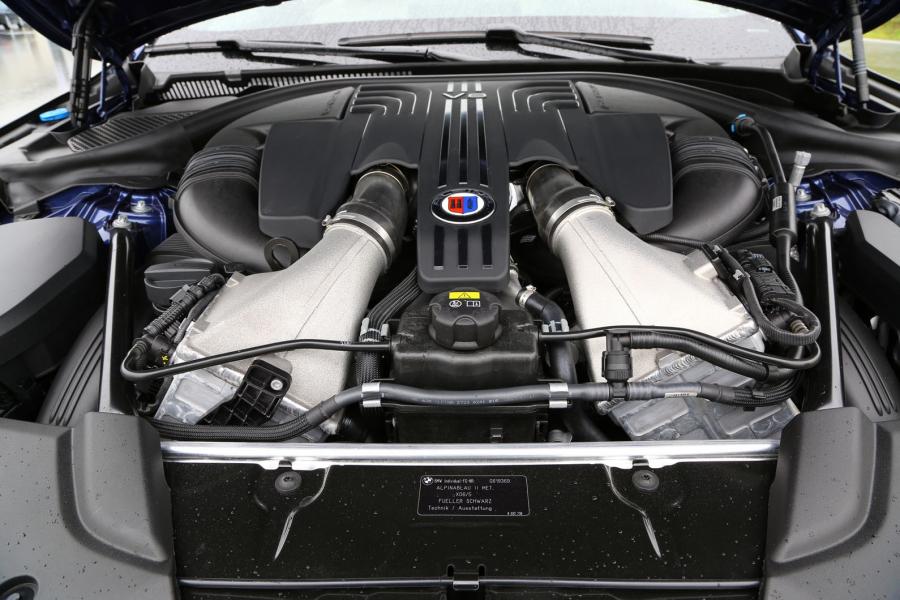 Моторный отсек Alpina B5 Bi-Turbo Touring (G31) 2017 года  (WW) (фото 10 из 25)